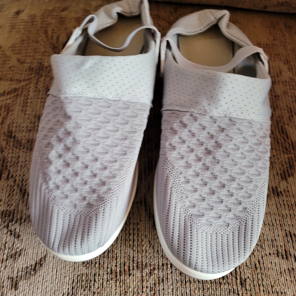 Summer stretch clogs